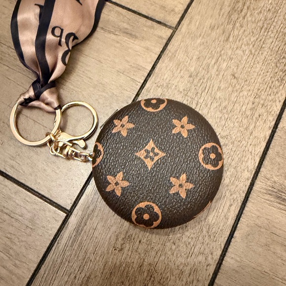 Compact mirror - Picture 3 of 3